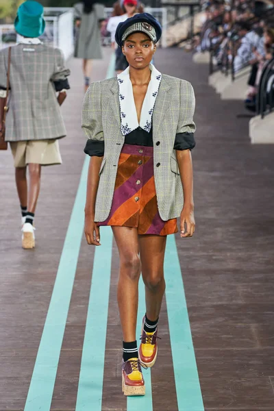 Look 4
